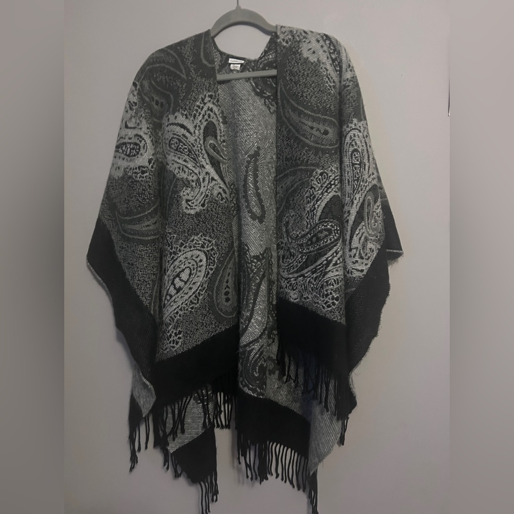 Croft & Barrow One Size OS Gray Black Paisley Wrap Cloak Cape Shawl Fringe
